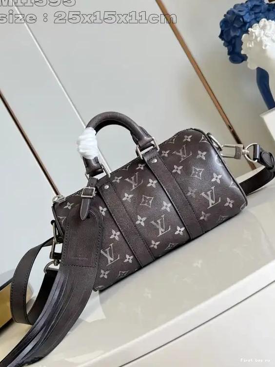 Frstbag ru LOUIS KEEPALL BANDOULIÈRE VUITTON 25 0621